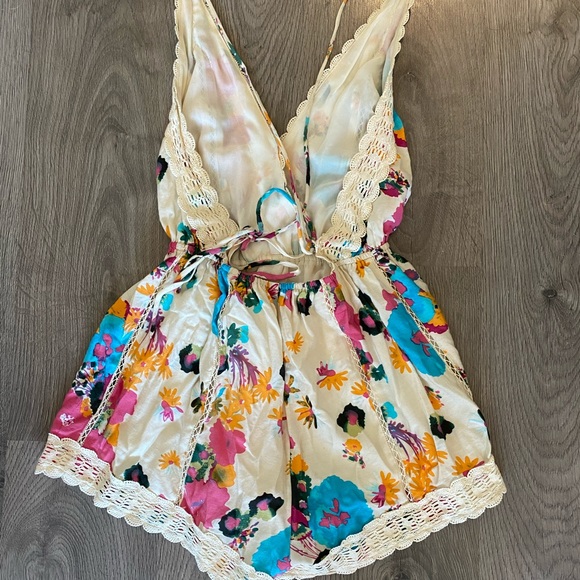 Floral Romper - Picture 2 of 2